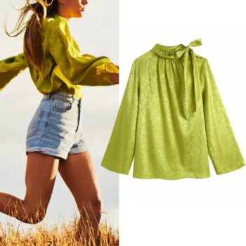 Blusa de satén con cuello alto 1