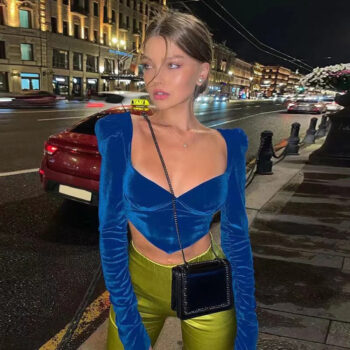Top de terciopelo con cuello en V 3