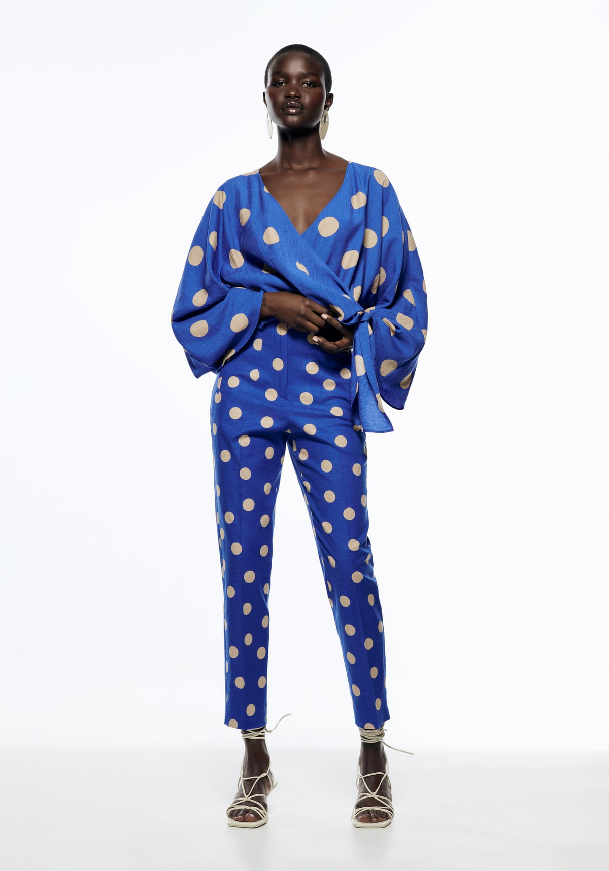 Conjunto-lunares-azul-Zara_1668443462_154426927_1200x1718